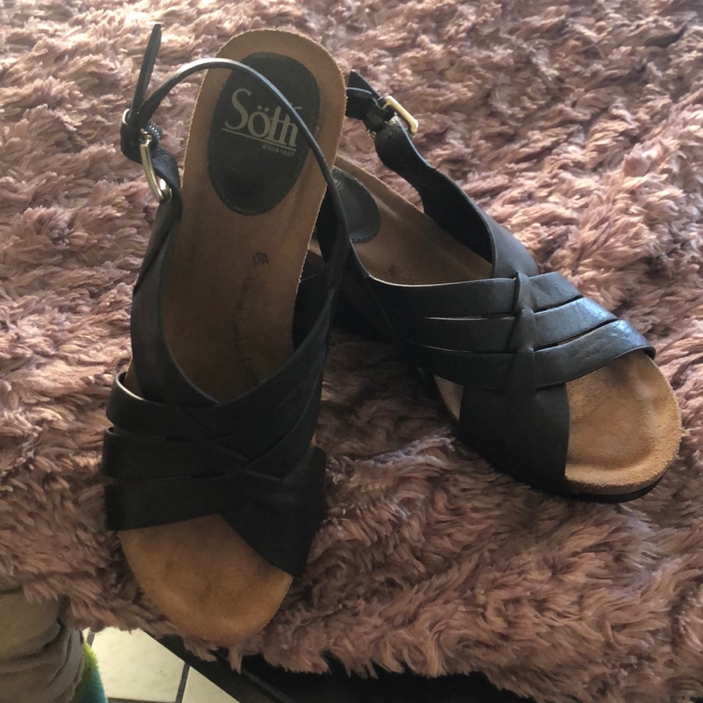 Soffit black wedges
